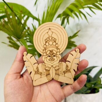 Wooden Vanakkam Cutout – Traditional Kerala Kathakali Art